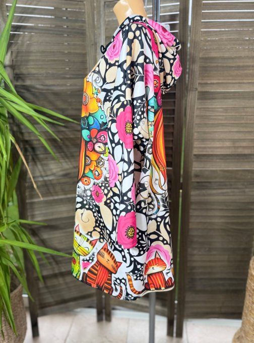 Robe-sweat trapèze à capuche multicolore La Fillette et ses chats du 40 au 50/52 