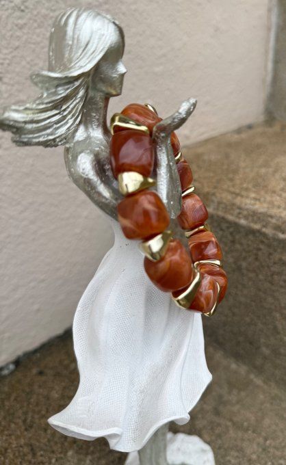 Bracelet élastiqué perles cubes acrylique Caramel chocolat et dorées chic +++