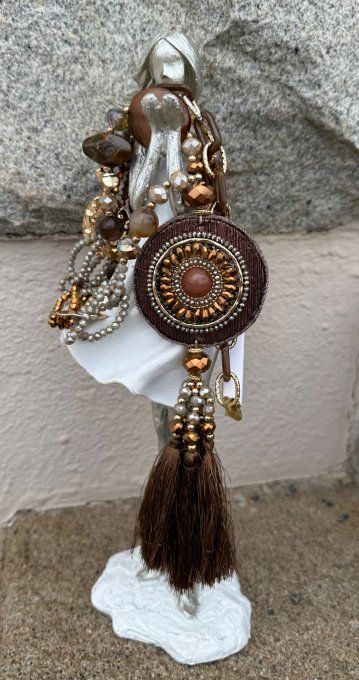 Sautoir perles chocolat caramel apprêts dorées grand pendentif pompons TOUTES TAILLES 