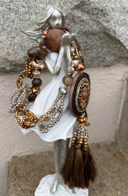 Sautoir perles chocolat caramel apprêts dorées grand pendentif pompons TOUTES TAILLES 