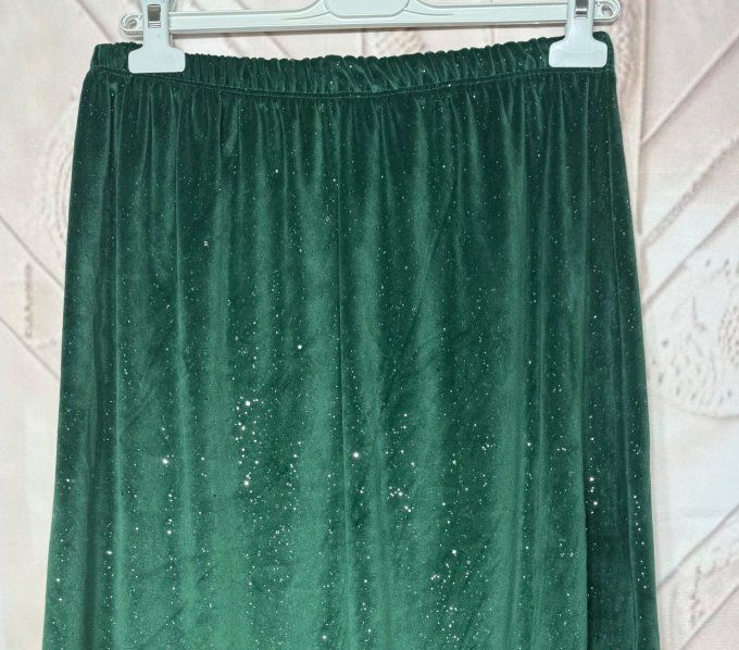 Jupe asymétrique velours vert Sapin strass paillettes argentées et dentelle noire du 40 au 52 