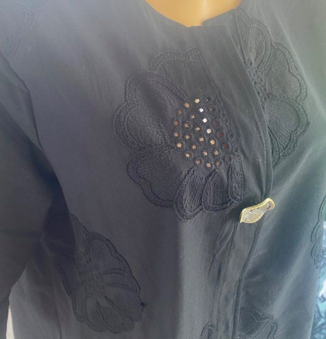 Blouse noire broderie fleurs manches 3/4 du 34 au 42/44