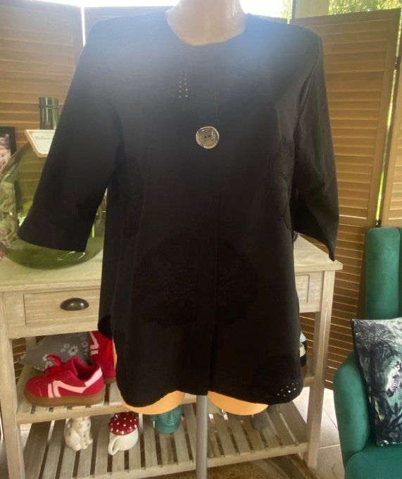 Blouse noire broderie fleurs manches 3/4 du 34 au 42/44