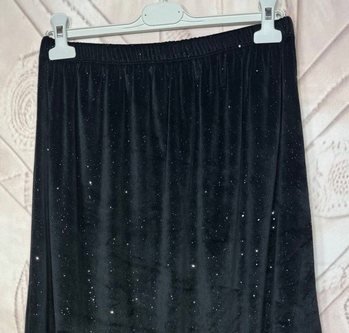 Jupe asymétrique velours noir strass paillettes argentées et dentelle noire du 40 au 52