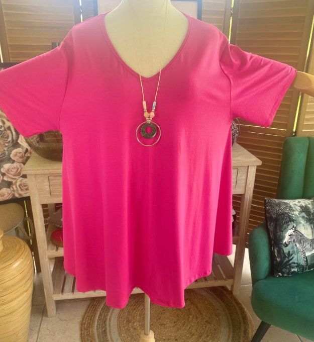 Top trapèze manches courtes fuschia + collier du 42 au 52/54  