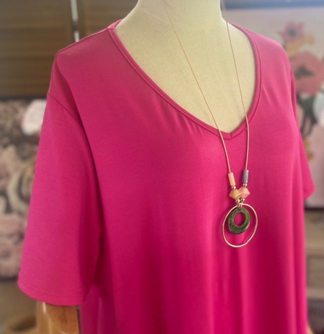 Top trapèze manches courtes fuschia + collier du 42 au 52/54  
