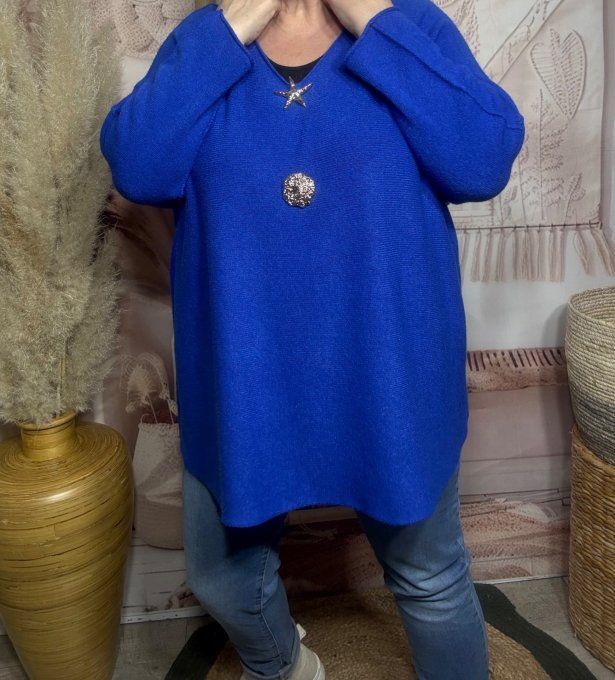 pull ample SANS LAINE Bleu royal col V +  2 broches dorées  du 40 au 52 