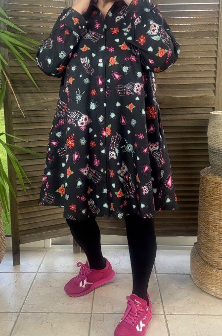 Chemise longue trapèze noire Chat Maneki-neko du 38 au 46 (et même + si portée ouverte)