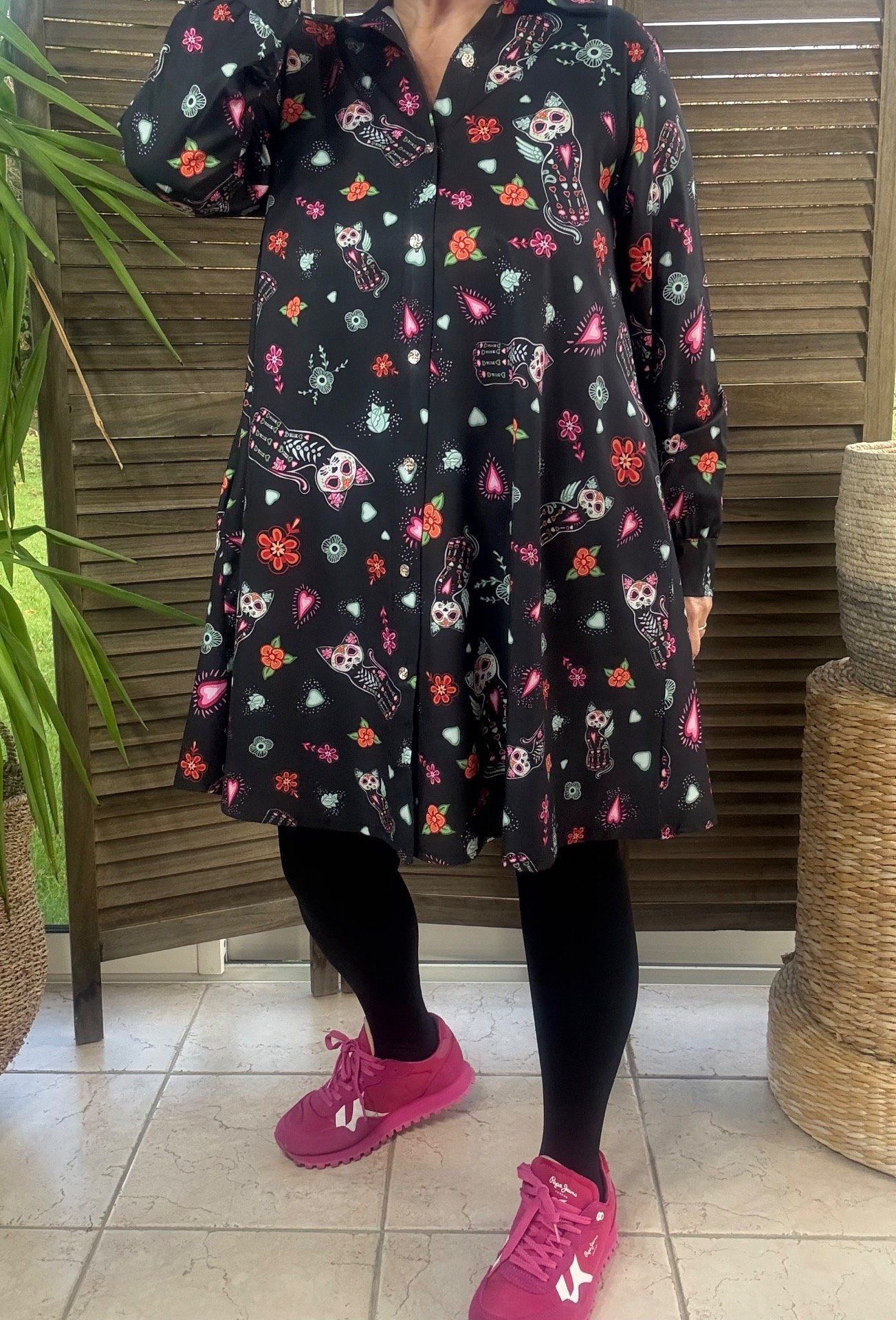 Chemise longue trapèze noire Chat Maneki-neko du 38 au 46 (et même + si portée ouverte)