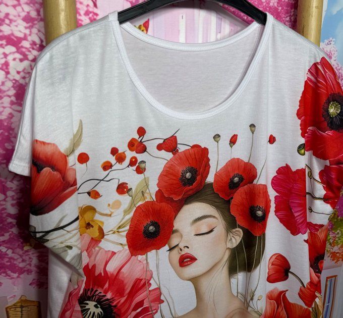 Tee-shirt ample blanc La superbe Femme aux Coquelicots du 38 au 50/52