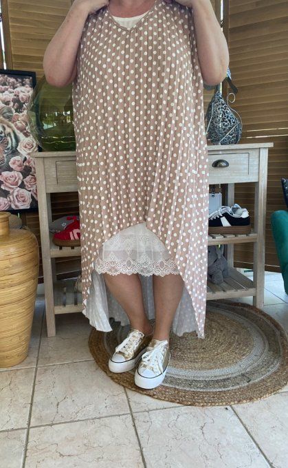 Maxi-tunique plissée asymétrique taupe clair pois blancs du 42 au 56/58