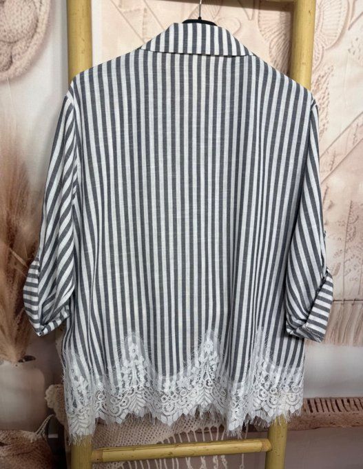 Chemise rayée noire & dentelle florale blanche du 34 au 44 et même + si portée ouverte 