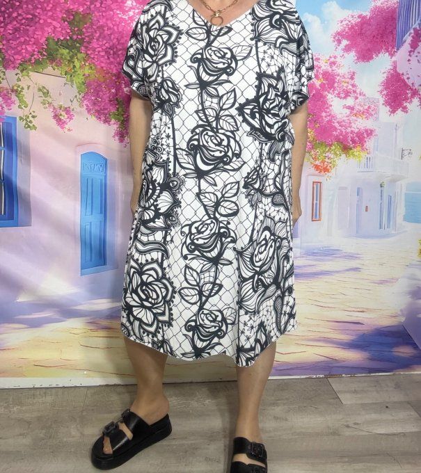Robe droite oversize ou maxi-tunique lycra écru roses noires et arabesques du 40 au 52 