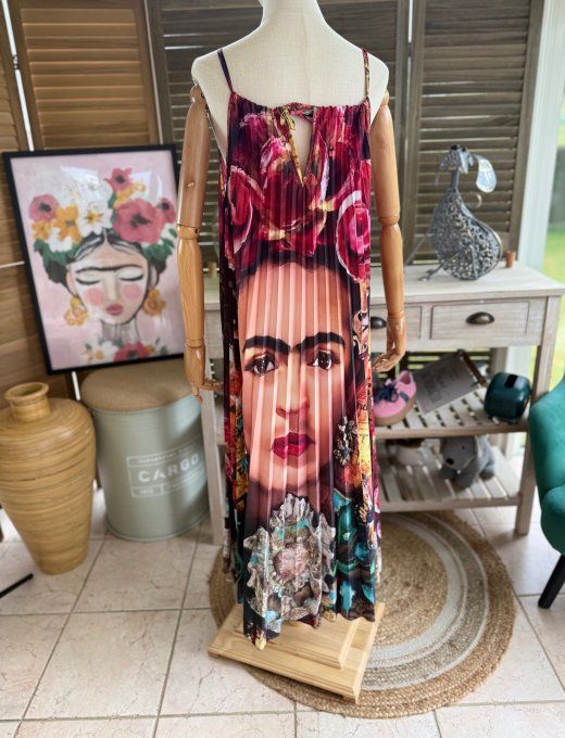 Robe longue plissée bretelles ajustables Frida Kahlo et fleurs exotiques du 38 au 48/50  