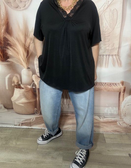 Top noir col V dentelle manches courtes Les Basiques du Dressing du 40 au 52/54