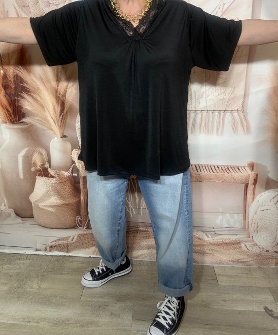 Top noir col V dentelle manches courtes Les Basiques du Dressing du 40 au 52/54