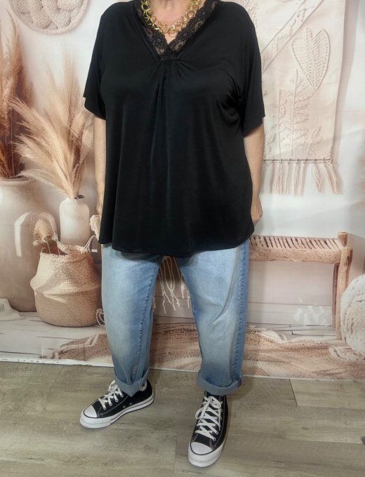 Top noir col V dentelle manches courtes Les Basiques du Dressing du 40 au 52/54