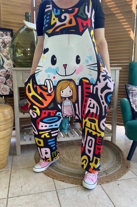 Combinaison salopette noire graffitis multicolores La Fillette et le chat du 38 au 52  
