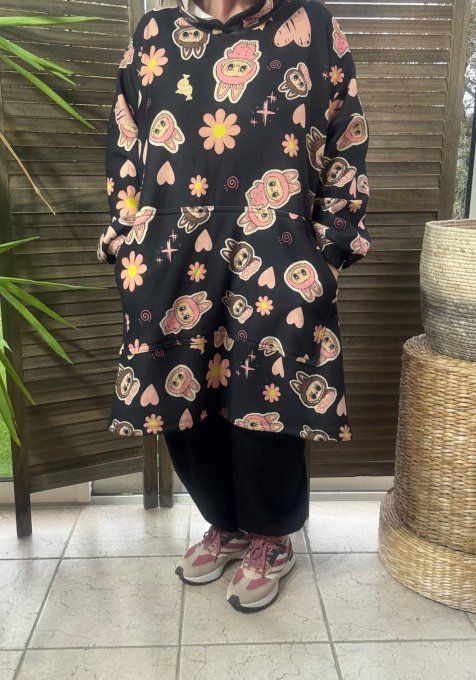 Maxi-sweat polaire à capuche noir In Love with Labubu douceur +++++ du 42 au 58/60