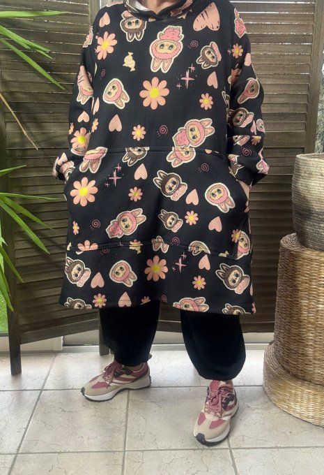 Maxi-sweat polaire à capuche noir In Love with Labubu douceur +++++ du 42 au 58/60
