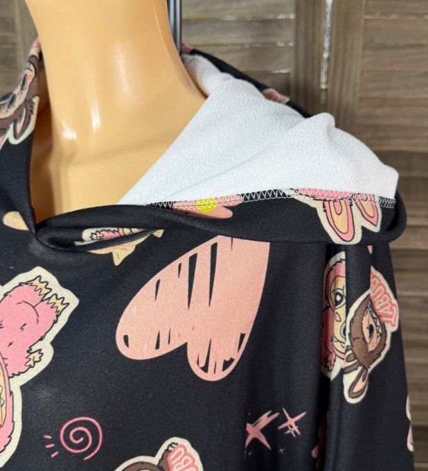 Maxi-sweat polaire à capuche noir In Love with Labubu douceur +++++ du 42 au 58/60