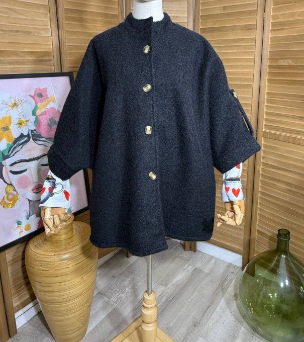 Manteau court manches raglan bouclette noire du 40 au 52/54 et même +  