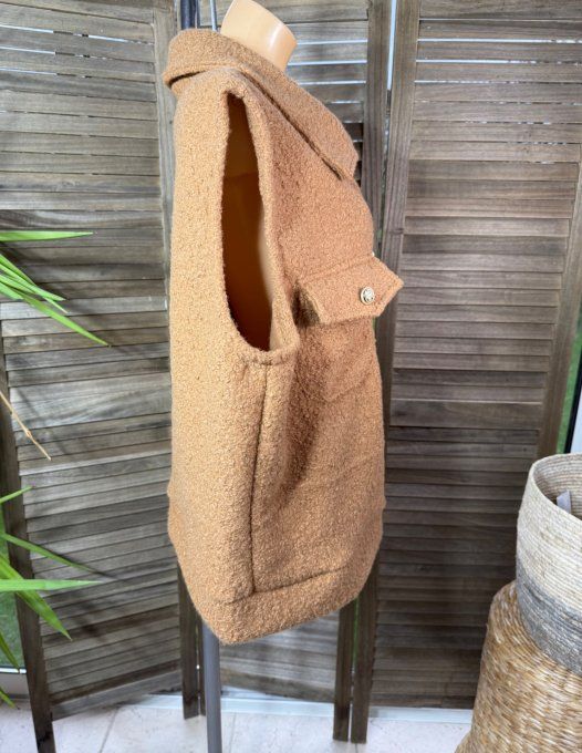 Blouson sans manches bouclette camel boutons dorés du 38 au 48/50 et même +   