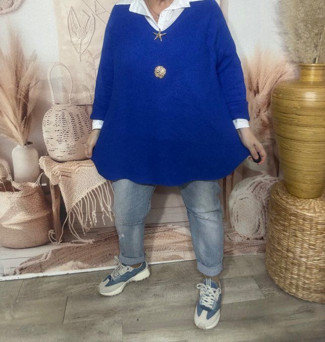 pull ample SANS LAINE Bleu royal col V +  2 broches dorées  du 40 au 52 