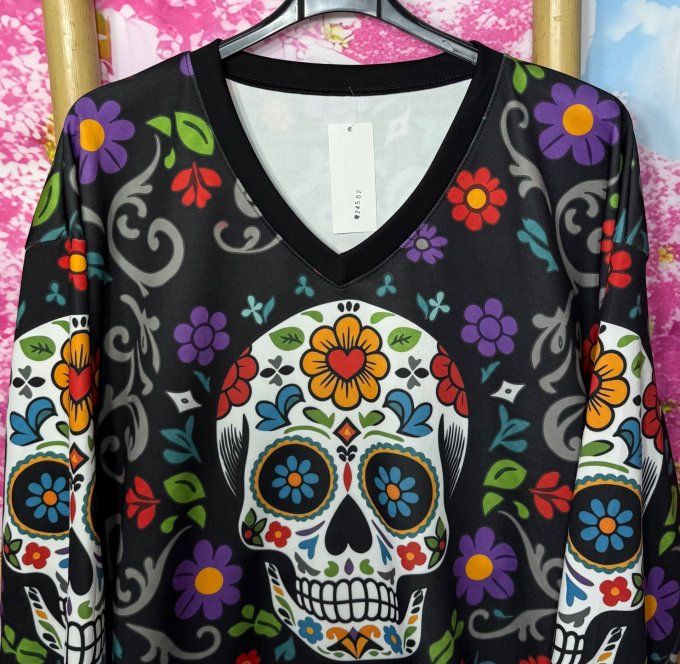 Sweat ample Col V noir Mexican Skull Calavera et fleurs multicolores confort +++ du 40 au 50/52