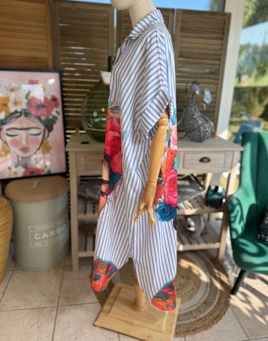 Robe-chemise longue oversize rayée ciel et blanche Frida Kahlo aux Fleurs du 40 au 52 et même +