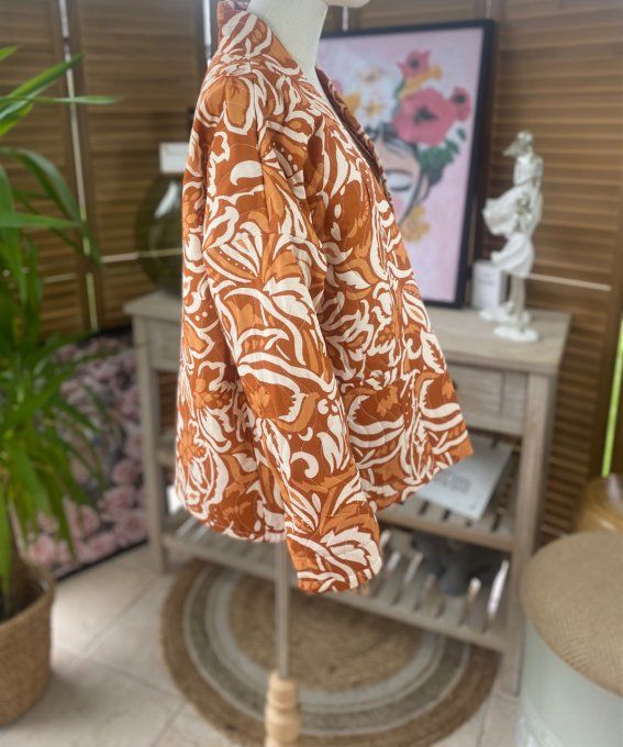 Veste matelassée coton orangé Fleurs exotiques du 38 au 48 et même +
