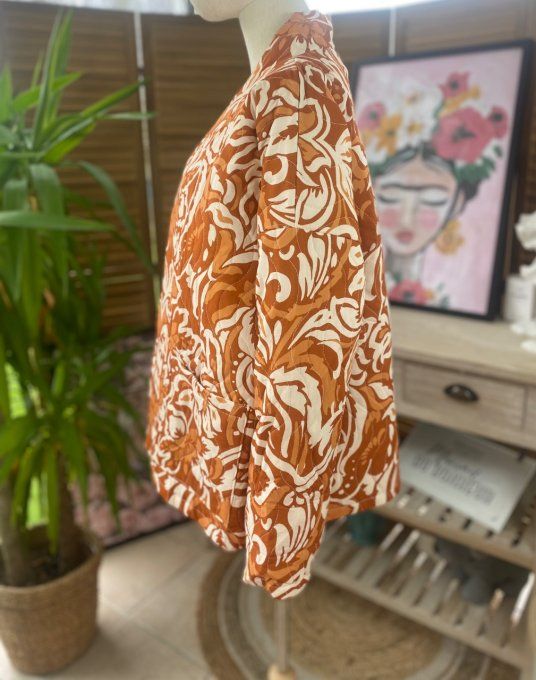 Veste matelassée coton orangé Fleurs exotiques du 38 au 48 et même +
