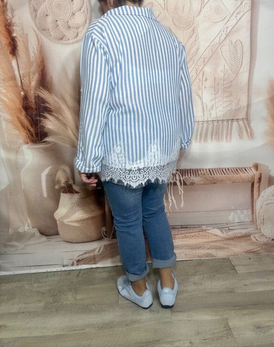 Chemise rayée bleu ciel & dentelle florale blanche du 34 au 44 et même + si portée ouverte 