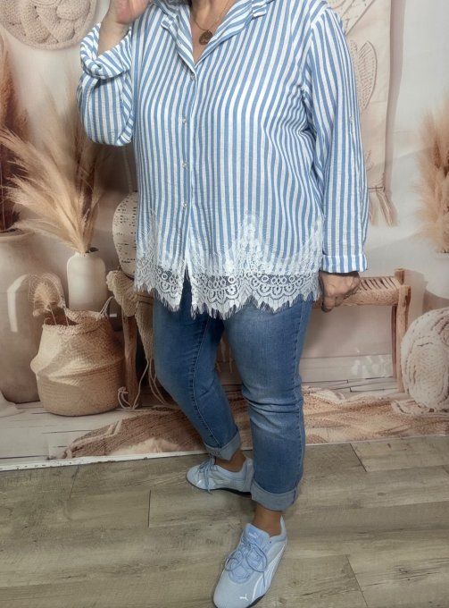 Chemise rayée bleu ciel & dentelle florale blanche du 34 au 44 et même + si portée ouverte 