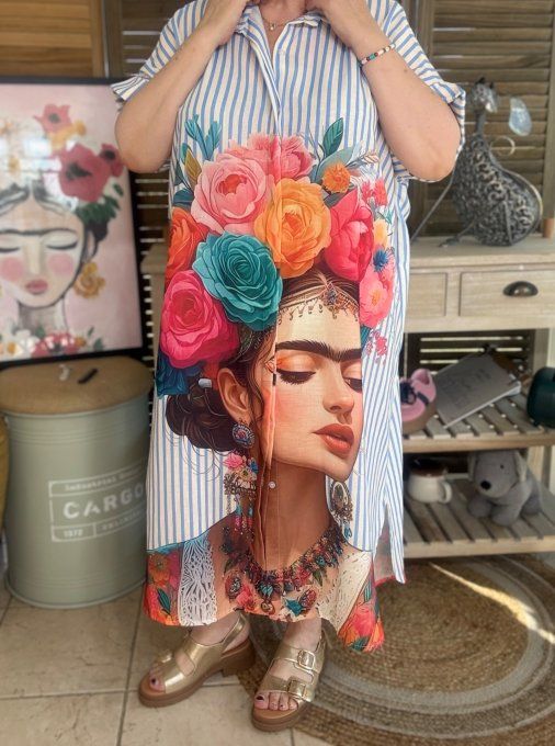 Robe-chemise longue oversize rayée ciel et blanche Frida Kahlo aux Fleurs du 40 au 52 et même +