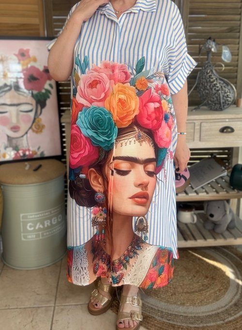 Robe-chemise longue oversize rayée ciel et blanche Frida Kahlo aux Fleurs du 40 au 52 et même +