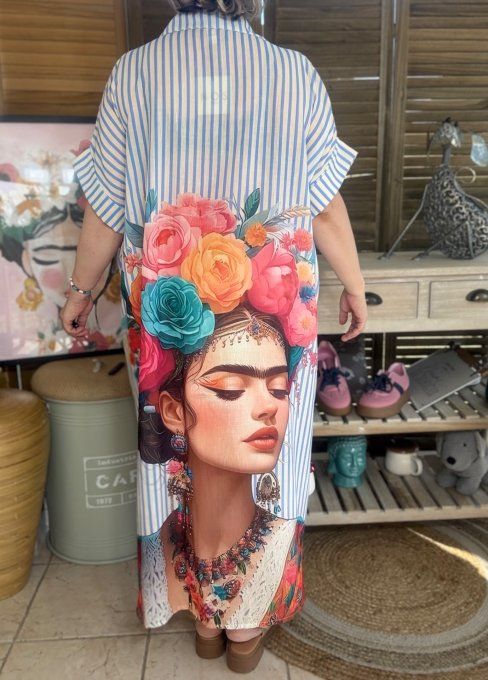 Robe-chemise longue oversize rayée ciel et blanche Frida Kahlo aux Fleurs du 40 au 52 et même +