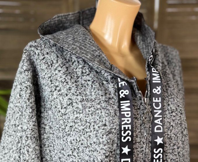 Manteau à capuche mi-long ample bouclette Gris perle chiné du 42 au 52/54 et même +