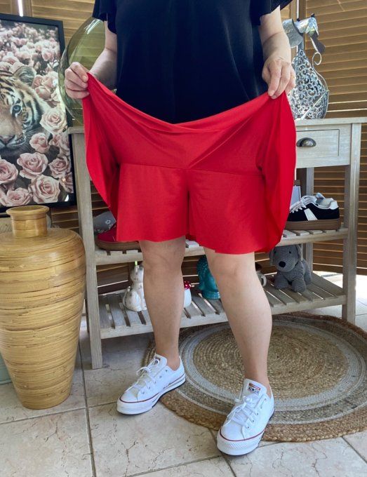 Jupe -short ample rouge stretch ++++ du 38 au 54 