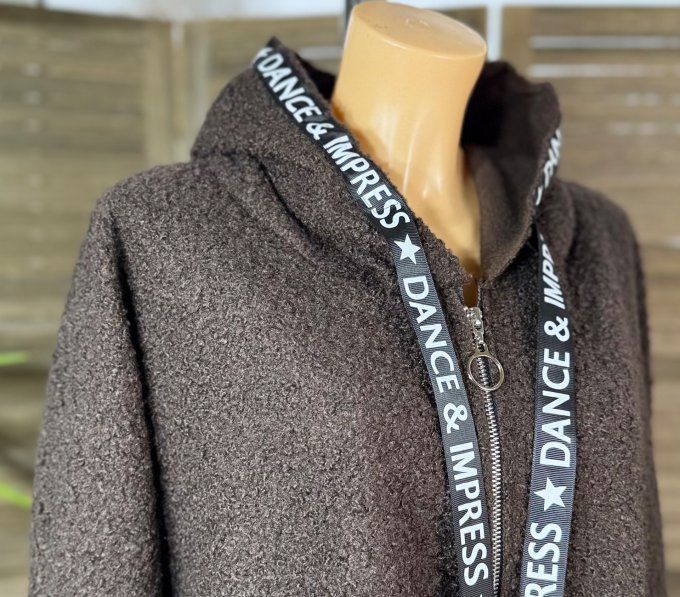 Manteau à capuche mi-long ample bouclette Chocolat du 42 au 52/54 et même +  