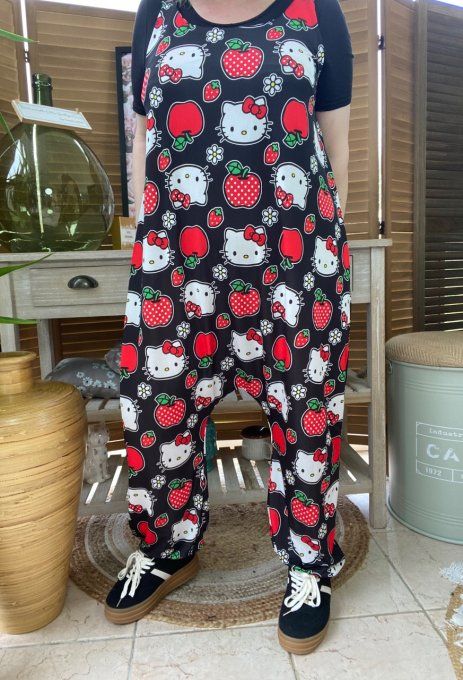 Combinaison salopette noire Hello Kitty & Red Apples du 38 au 52