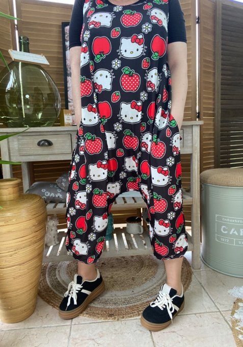 Combinaison salopette noire Hello Kitty & Red Apples du 38 au 52
