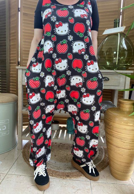 Combinaison salopette noire Hello Kitty & Red Apples du 38 au 52