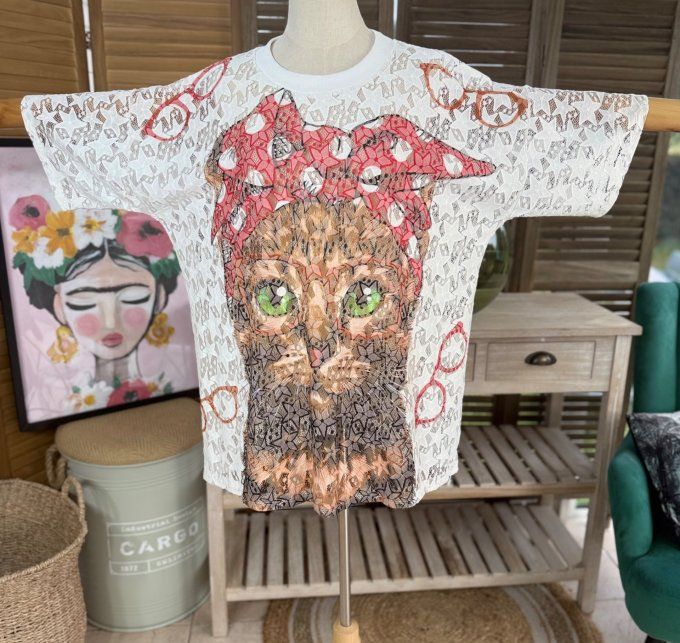 Top ample dentelle blanche L'adorable chat au ruban rouge à pois blancs du 36 au 46