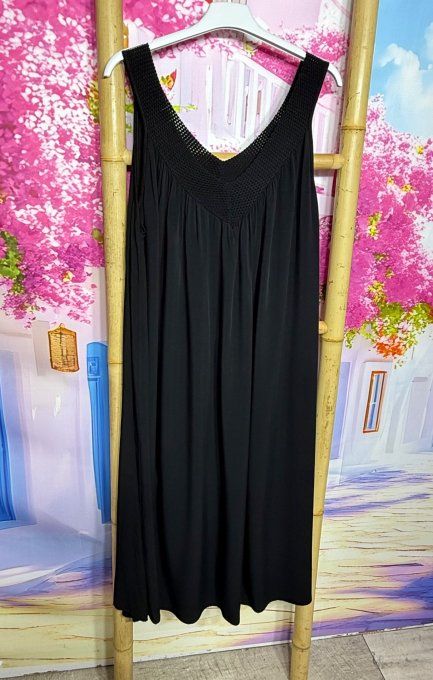 Robe trapèze mi-longue noire col V brodé viscose douceur ++++ du 36 au 46/48  