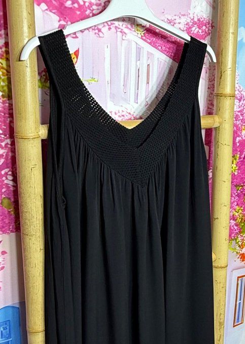 Robe trapèze mi-longue noire col V brodé viscose douceur ++++ du 36 au 46/48  