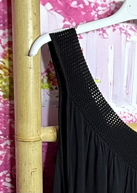 Robe trapèze mi-longue noire col V brodé viscose douceur ++++ du 36 au 46/48  