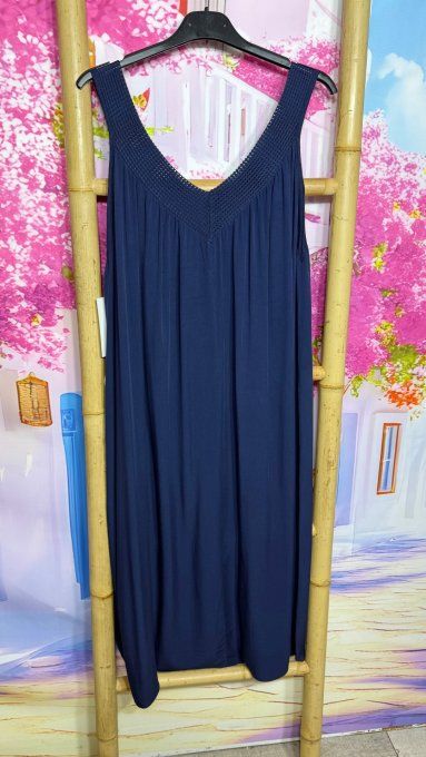 Robe trapèze mi-longue marine col V brodé viscose douceur ++++ du 36 au 46/48