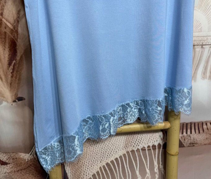 Top trapèze sans manches asymétrique bleu ciel dentelle Les Basiques du Dressing du 40 au 52 
