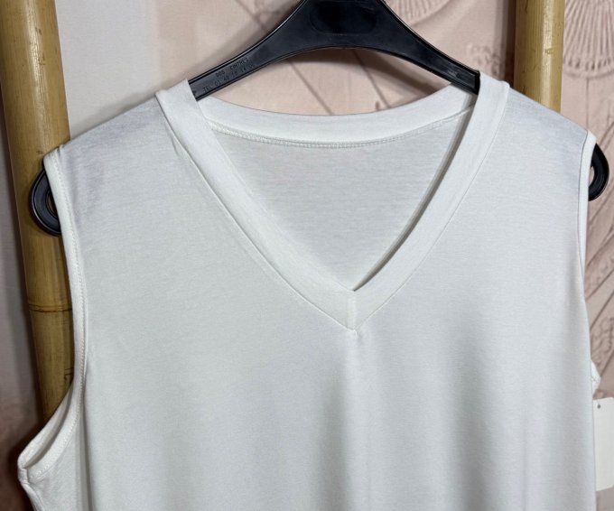 Top trapèze sans manches asymétrique blanc dentelle Les Basiques du Dressing du 40 au 52 